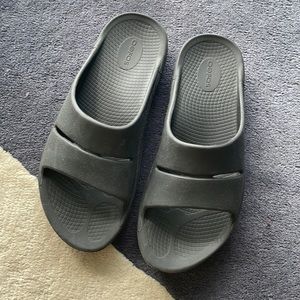 Oofos Slides 44 mens